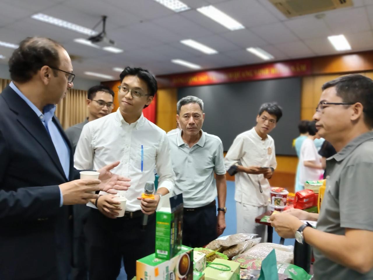 Vietnam Pakistan Business Hub delegation and business activities — photograph 12