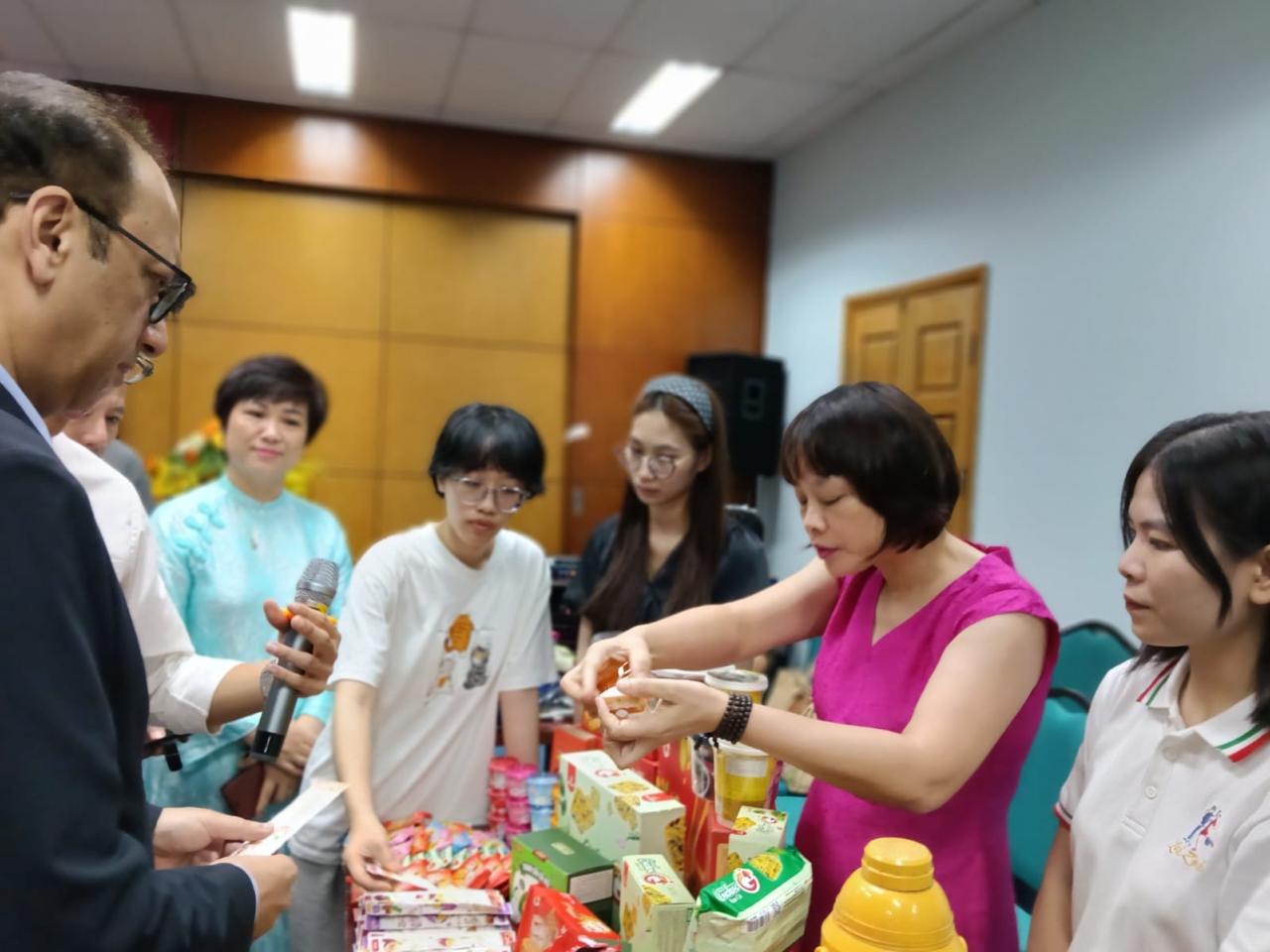 Vietnam Pakistan Business Hub delegation and business activities — photograph 11