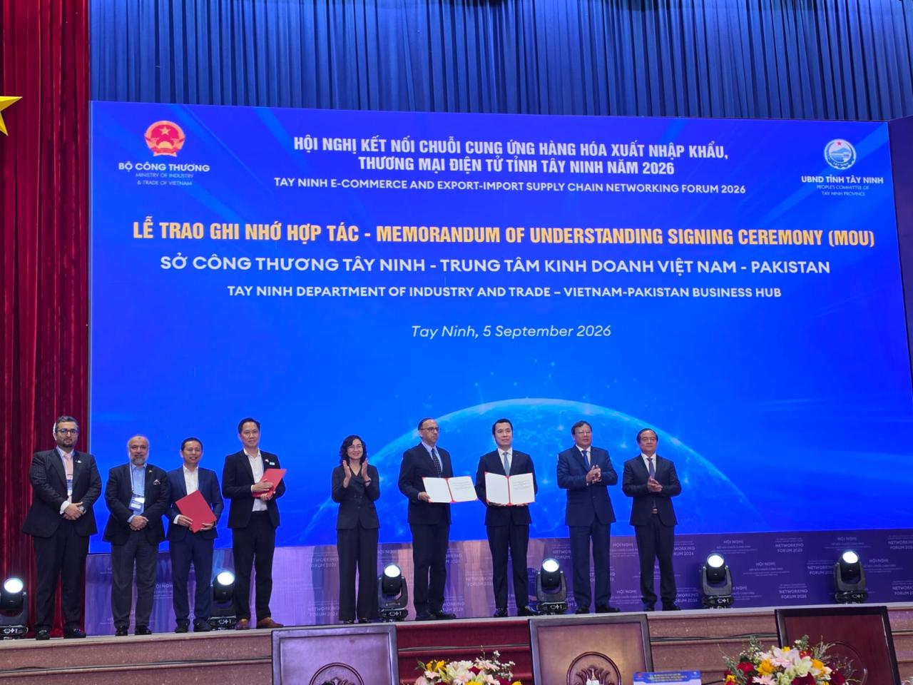 Vietnam Pakistan Business Hub delegation and business activities — photograph 1